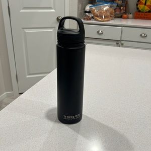 Yukon outfitters water bottle 🖤🖤🖤